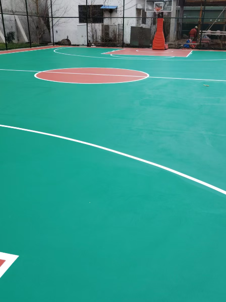 广阳 球场长期使用易出现地面开裂